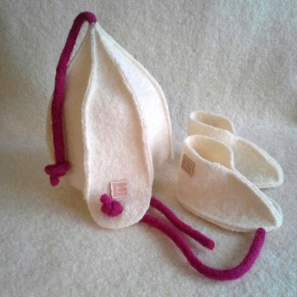 Vauvan huovutetut tossut ja hiippa